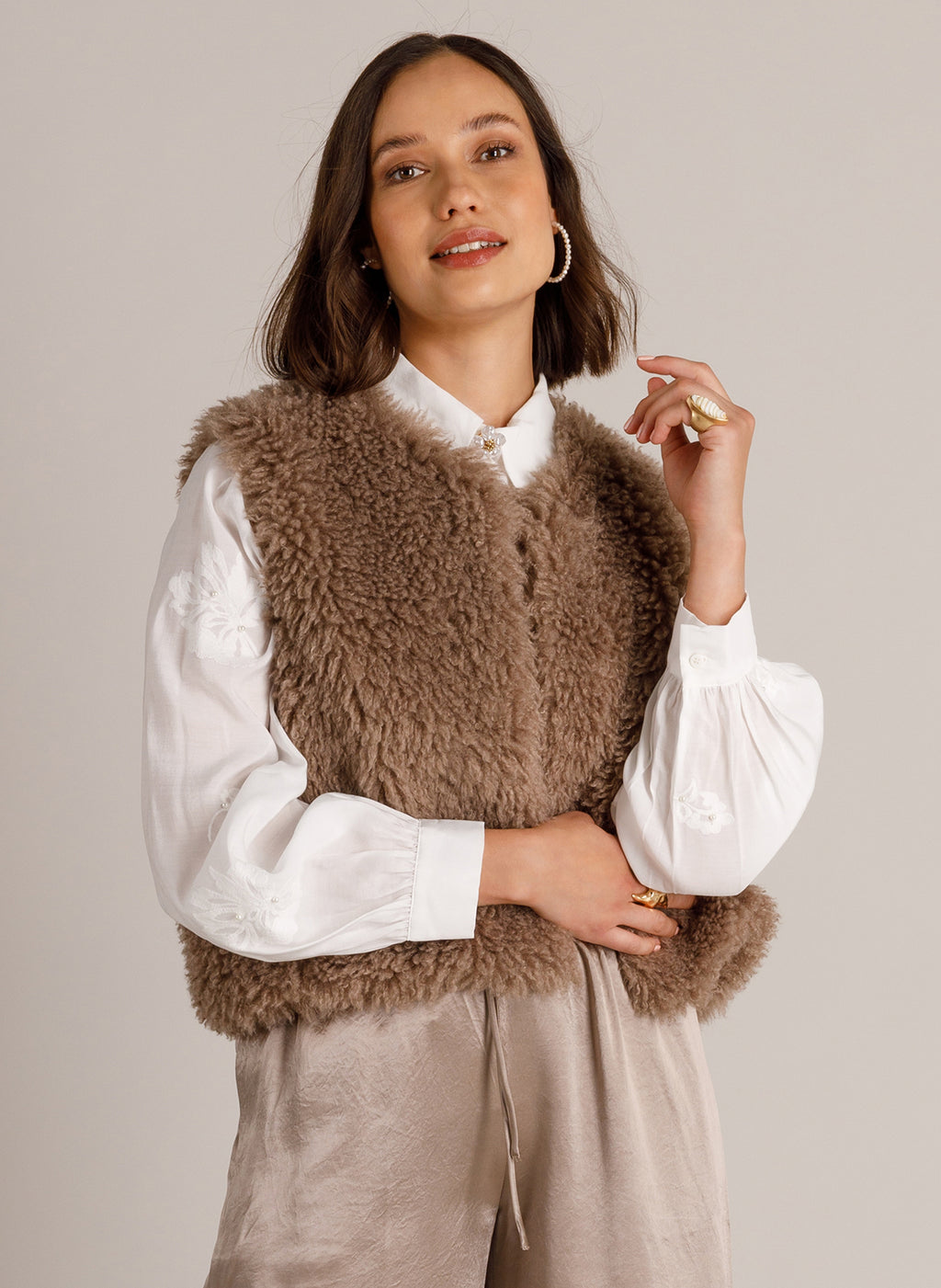 Yest Wilasia Faux Fur Textured Gilet - Taupe