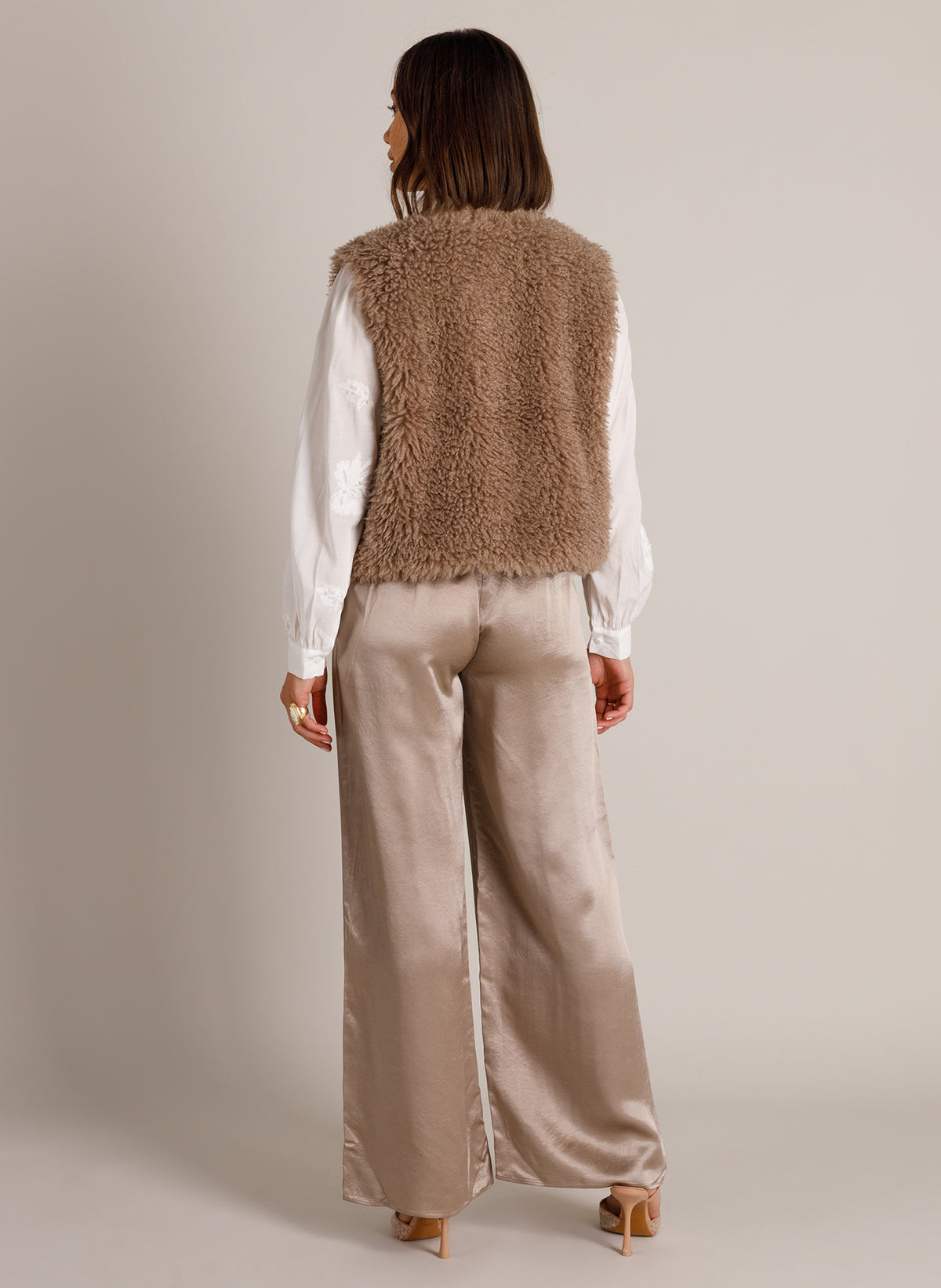 Yest Wilasia Faux Fur Textured Gilet - Taupe