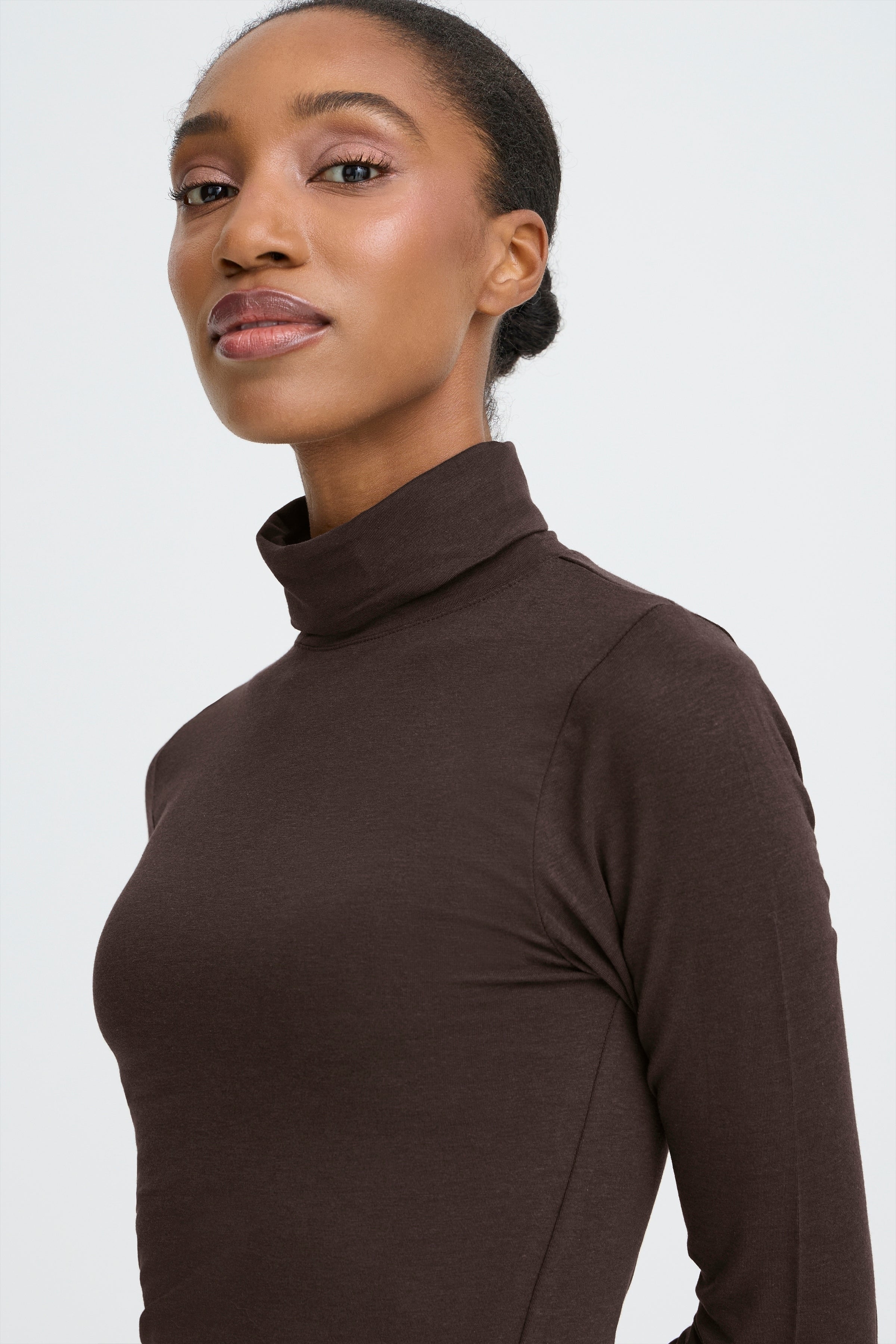 B.Young Pamila Roll Neck Top – Chocolate