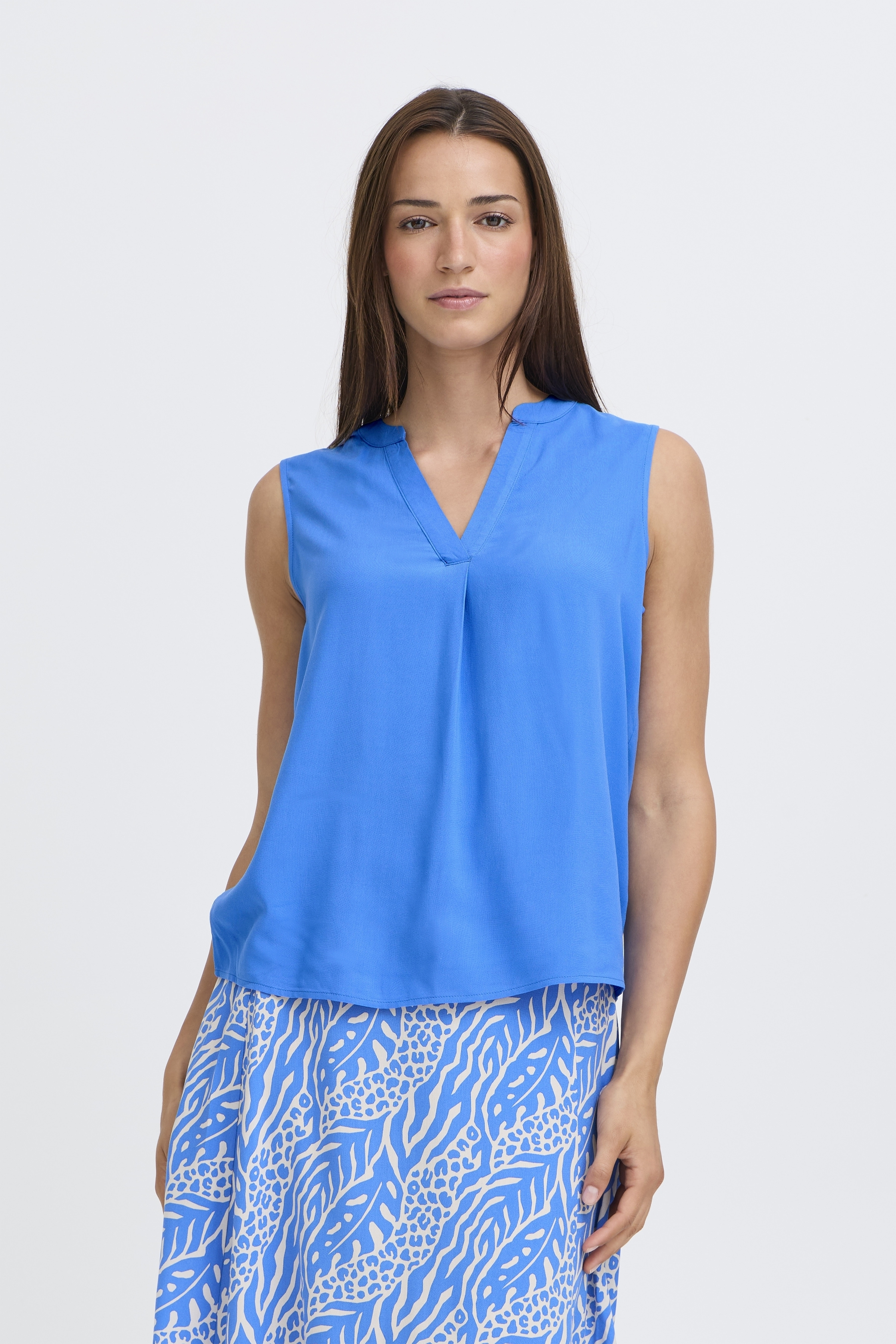 B.Young Mmjoella Sleeveless V-Neck Top