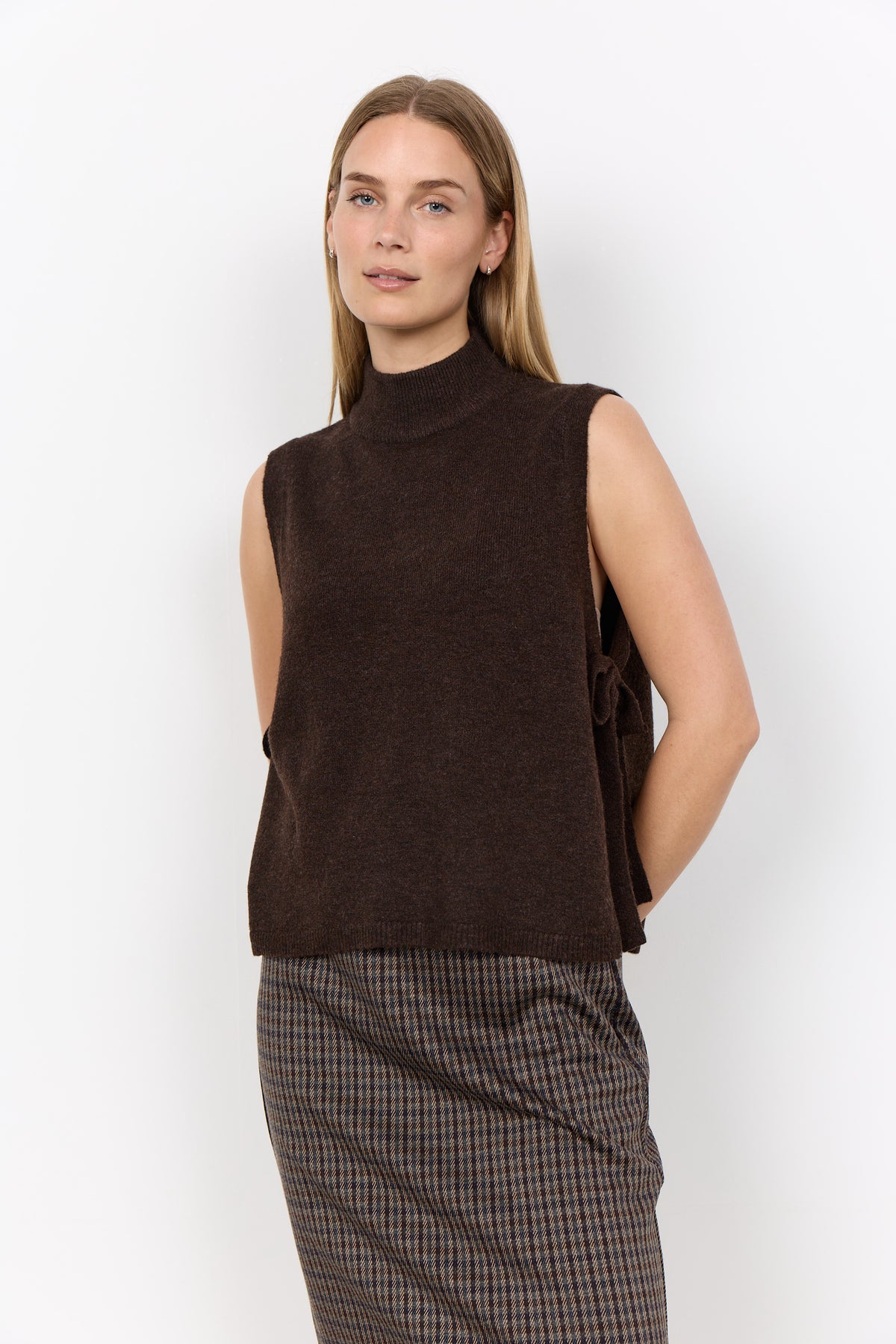 Soyaconcept Orlean Tie Side High Neck Vest - Chocolate