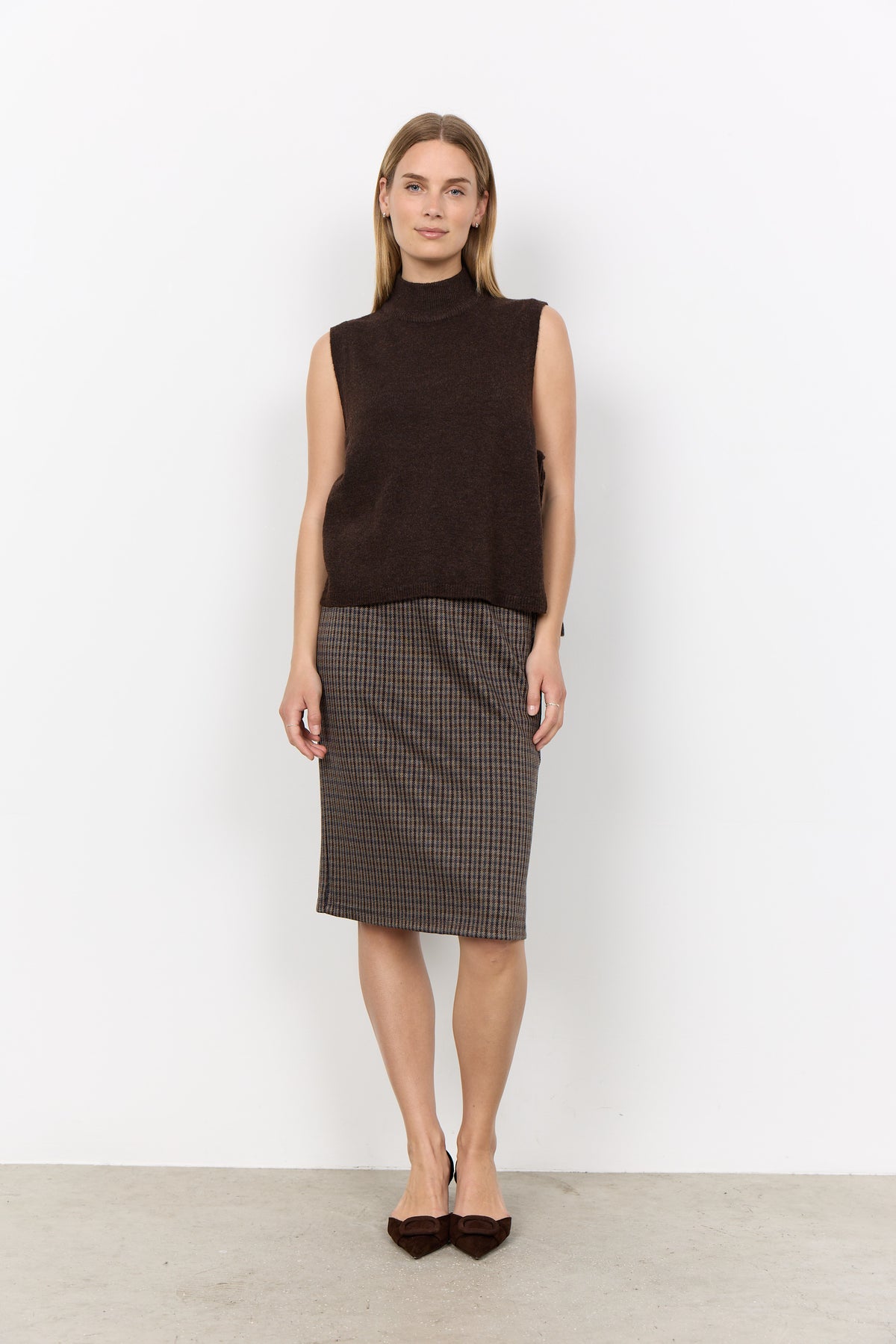 Soyaconcept Orlean Tie Side High Neck Vest - Chocolate