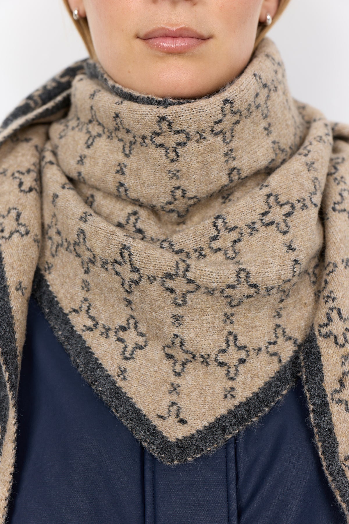 Soyaconcept Golly Geometric Detail Triangle Scarf