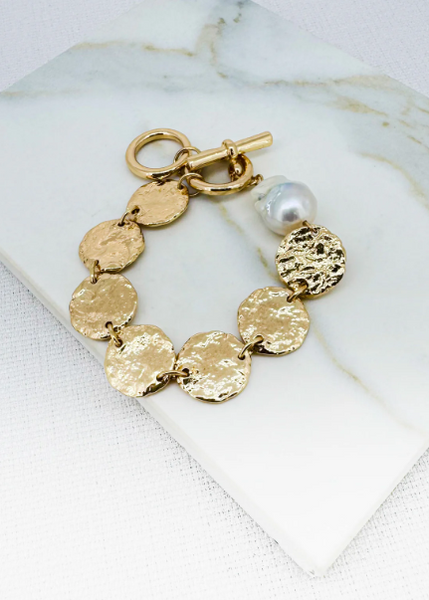 Envy Hammered Disc Pearl Charm Bracelet - Gold
