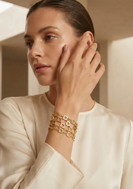 Envy Wide Circle and Chain Design Bracelet - Gold