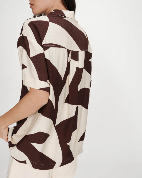 Grace & Mila Veil Graphic Print Short Sleeve Shirt